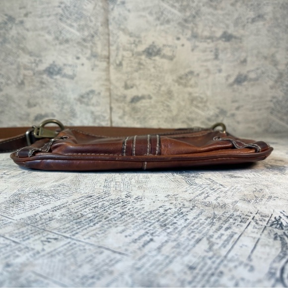 Fossil leather crossbody bag with decorative stitches - Picture 6 of 14